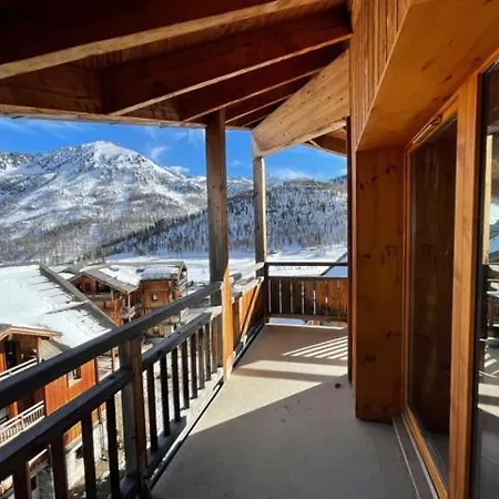Avec Vue Magnifique Dans Le Hameau Des Airelles Montgenèvre